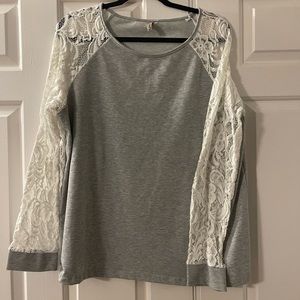 Long sleeved tee with lace sleeves